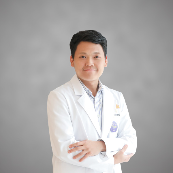 Occupational and Environmental Medicine
            Medical Specialist
            Jeong-woo Kim
            PROFILE
            • Graduated Kosin University School of Medicine
            • 2015-2020 Resident, Dong-A University Medical Center
            • 2020 Certified Medical Specialist, Occupational and Environmental Medicine
            • 2020-2023 Public Healthcare Provider, Yeong-am
            Gun Healthcare Center portrait